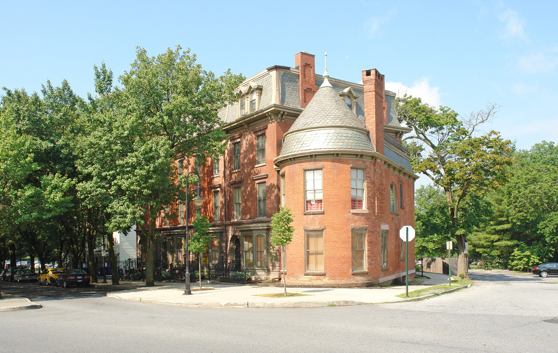 Harlow Apartments in Poughkeepsie, NY - Building Photo