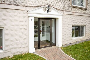 4740 Saint-Joseph Boul in Montréal, QC - Building Photo