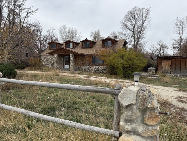 property at 811 Country Ln