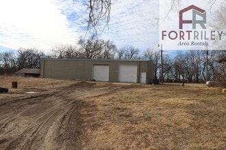 1554-3325 3325 Ave in Abilene, KS - Building Photo - Building Photo