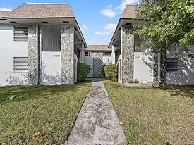 10305 SW 40th St in Miami, FL - Building Photo