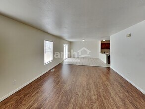 1220 Lewis Peak Dr in Ogden, UT - Foto de edificio - Building Photo
