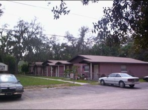 Gibson Court Apartments in Tampa, FL - Foto de edificio - Building Photo