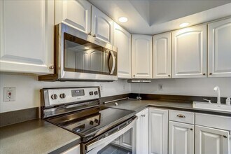1076 Paper Mill Ct in Washington, DC - Building Photo - Building Photo