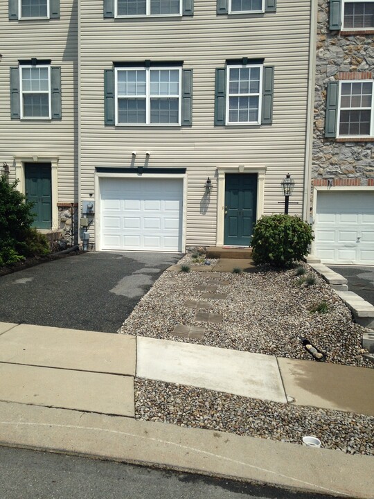 184 Knollwood Rd, Unit 184 knollwood rd in Millersville, PA - Foto de edificio