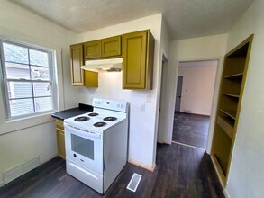 306 Charles St in Waterloo, IA - Building Photo - Building Photo