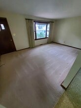 9841 Smithdale Ave NE in Hartville, OH - Foto de edificio - Building Photo