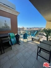 6400 Pacific Ave in Los Angeles, CA - Foto de edificio - Building Photo