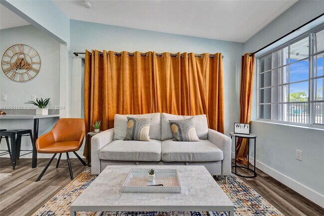 1085 NE 126th St-Unit -1 in North Miami, FL - Building Photo - Building Photo