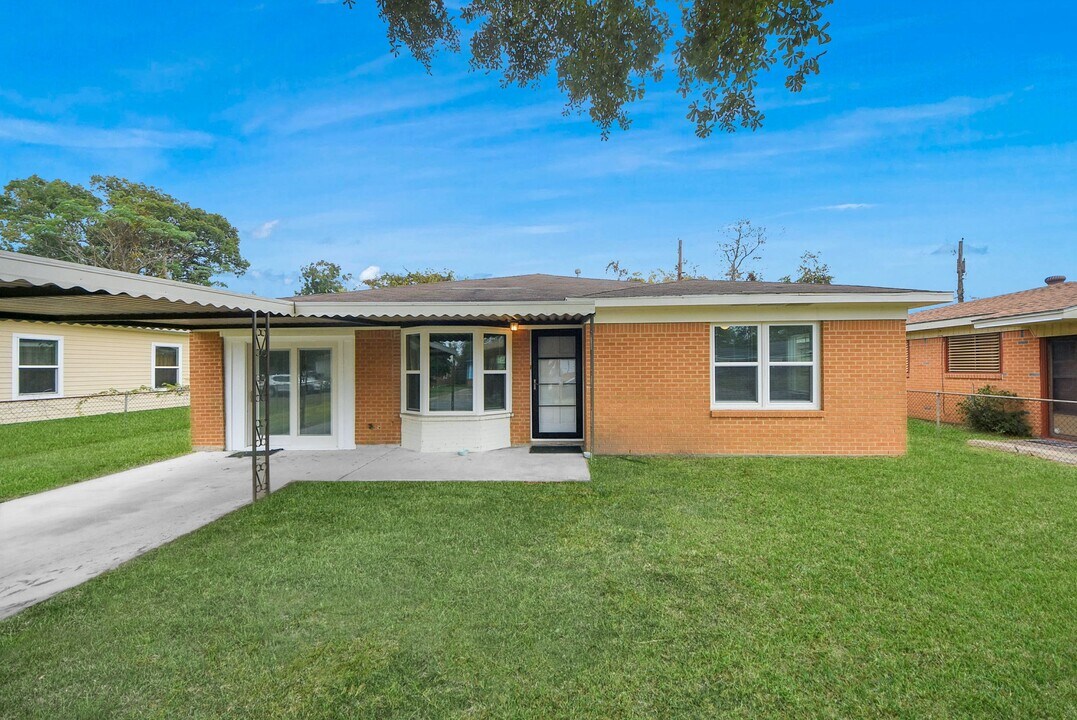 6214 Diamond Ct in Texas City, TX - Building Photo