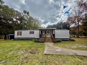 7310 Pineview Dr in Gautier, MS - Building Photo - Building Photo