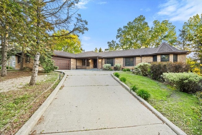 21824 Cambridge Dr in Kildeer, IL - Building Photo - Building Photo