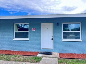 5202 Laurel Pl in Clearwater, FL - Building Photo