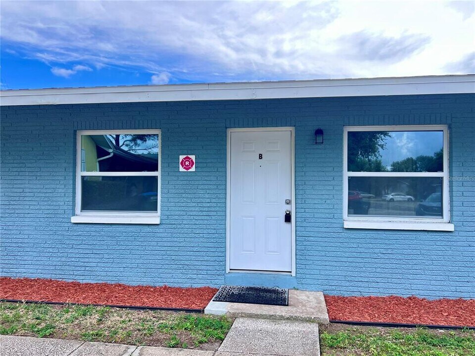 5202 Laurel Pl in Clearwater, FL - Building Photo