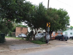 30 E Hawthorne St in Brownsville, TX - Building Photo - Building Photo