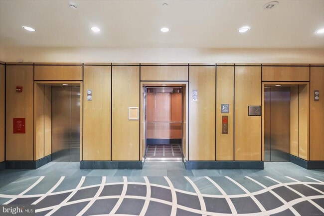 400 Massachusetts Ave NW in Washington, DC - Building Photo - Building Photo