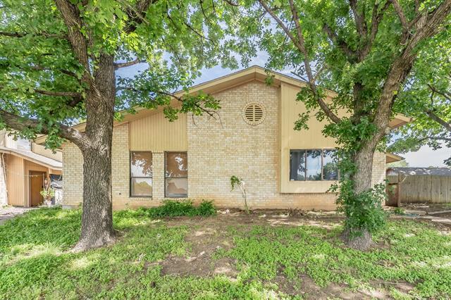 103 W Timberview Ln in Arlington, TX - Building Photo