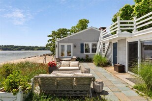 335 Centre Island Rd in Oyster Bay, NY - Building Photo