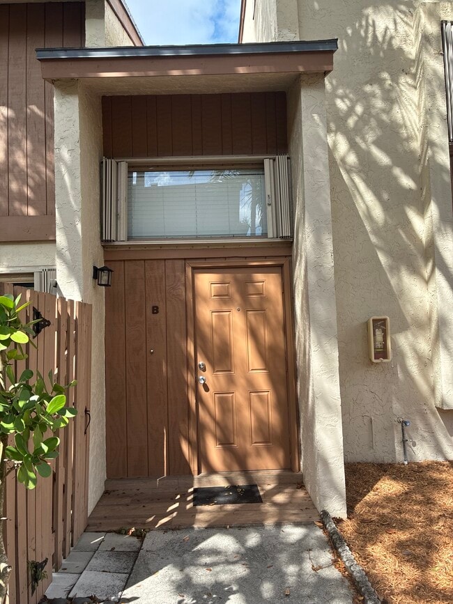 11543 SW 109th Rd, Unit B in Miami, FL - Foto de edificio - Building Photo