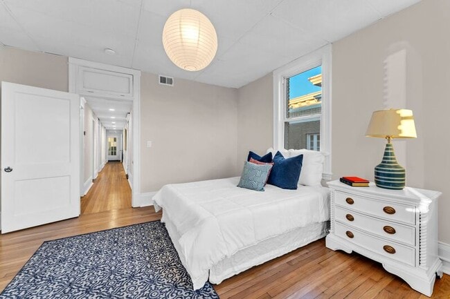 300 E 30th St in Baltimore, MD - Foto de edificio - Building Photo