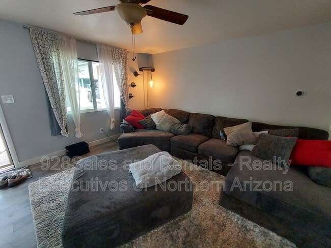 4885 E Tomahawk Dr in Flagstaff, AZ - Building Photo - Building Photo