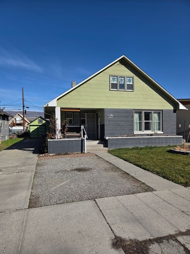 329 Methow St in Wenatchee, WA - Building Photo - Building Photo