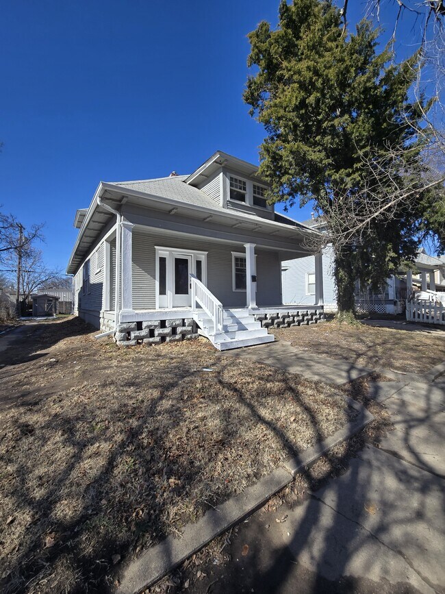 property at 905 N Pennsylvania Ave