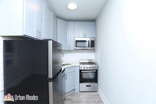 525 W Belmont Ave, Unit M08B in Chicago, IL - Building Photo - Building Photo