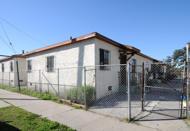 9625 S Hoover St in Los Angeles, CA - Building Photo - Building Photo