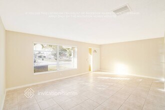 5714 NW 71st Ave in Tamarac, FL - Foto de edificio - Building Photo