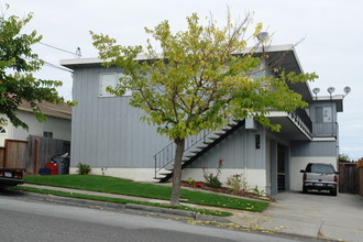 360 San Felipe Ave in San Bruno, CA - Foto de edificio - Building Photo