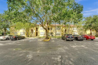 417 Vista Isles Dr in Sunrise, FL - Building Photo - Building Photo