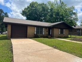 701 W Osr in Caldwell, TX - Building Photo