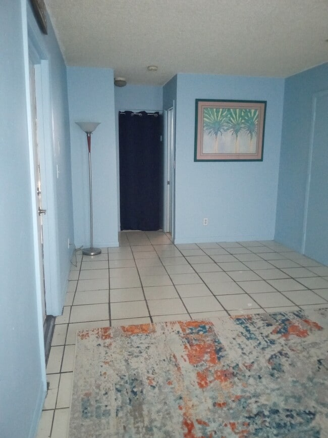 1101 NE 5th Ter, Unit 2W