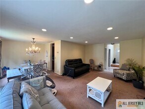 15 Jeffrey Cir in Dayton, NJ - Building Photo - Building Photo