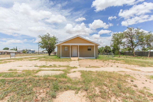 701 E 14th St in Big Spring, TX - Building Photo - Building Photo