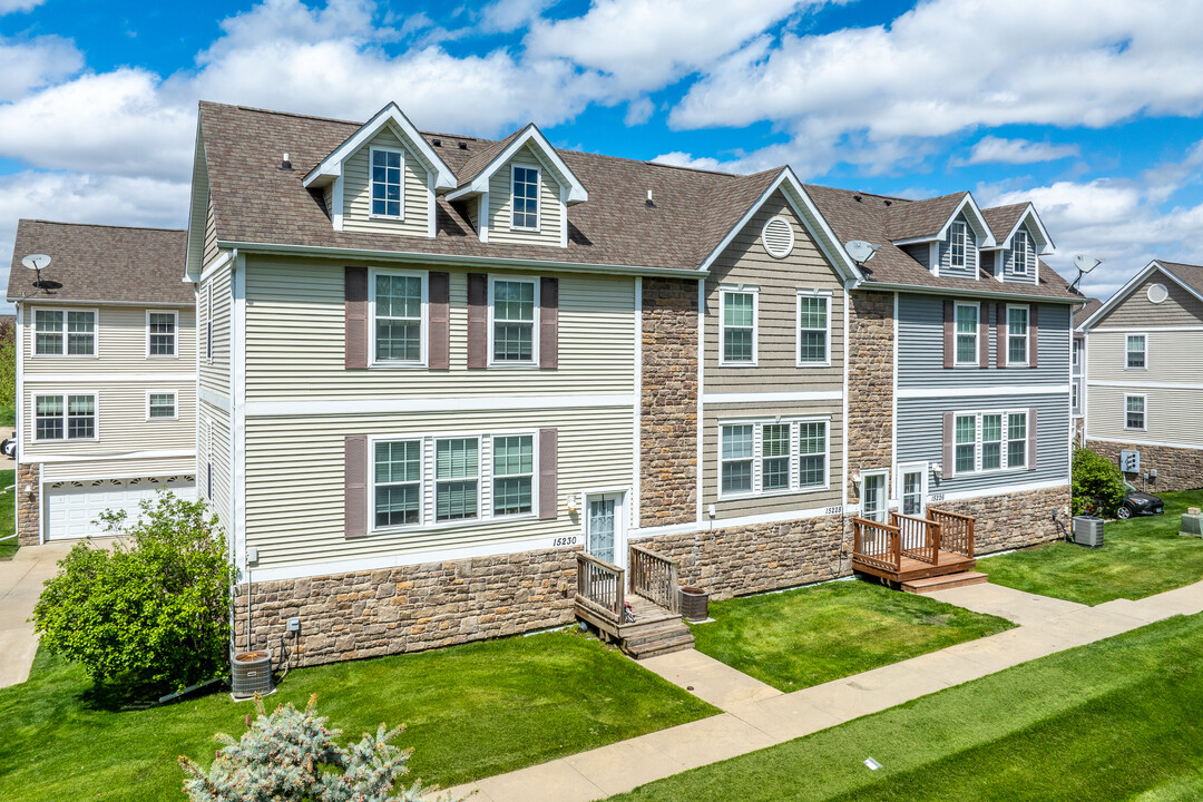 Village at Walnut Crest in Urbandale, IA - Building Photo