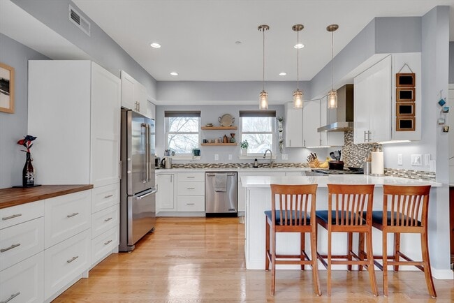 104 Holland St in Somerville, MA - Building Photo - Building Photo