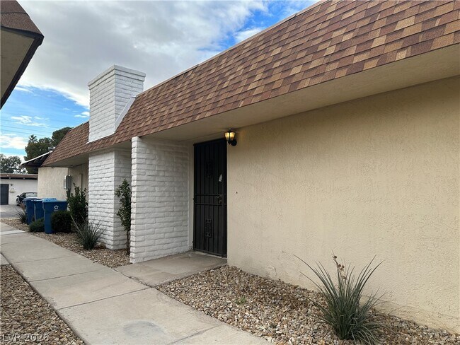 2748 Heritage Ct in Las Vegas, NV - Building Photo - Building Photo