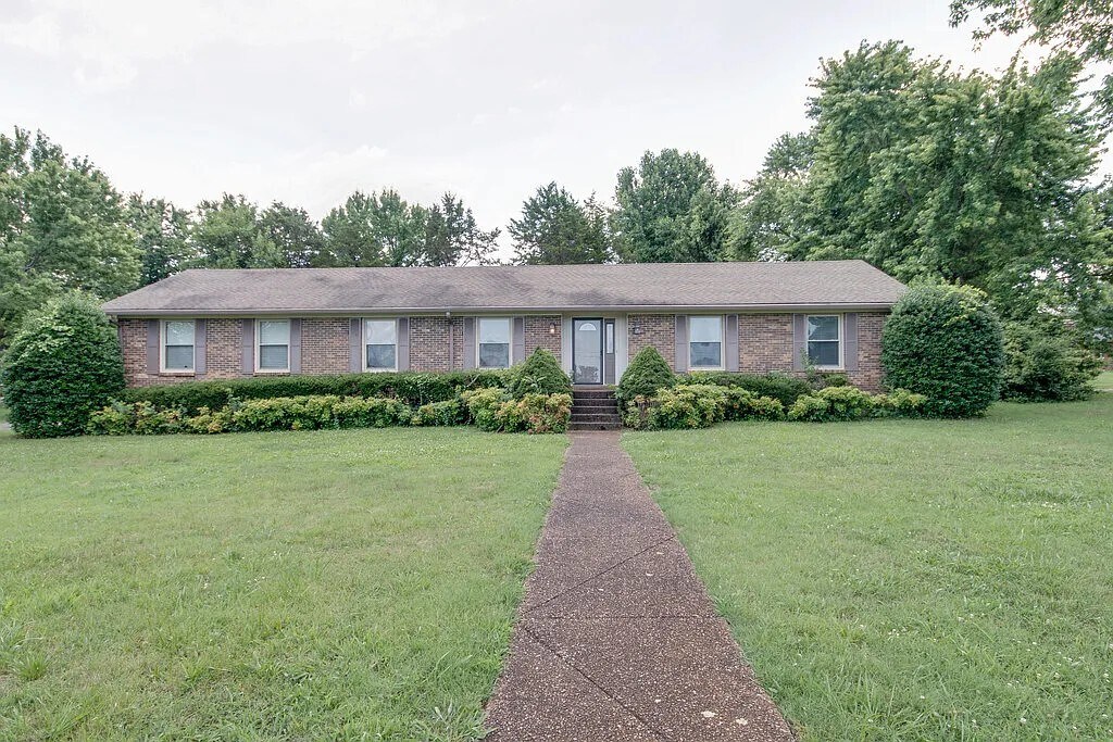 748 Dejarnette Ln in Murfreesboro, TN - Building Photo