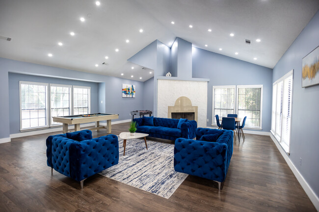 Brentwood Apartments in Memphis, TN - Building Photo - Interior Photo