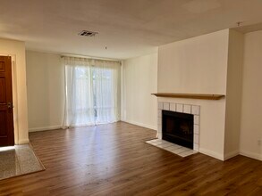 451 S Oakland Ave, Unit 8 in Pasadena, CA - Foto de edificio - Building Photo