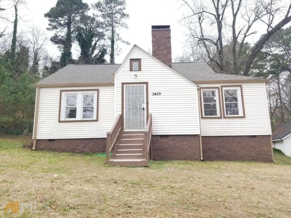 2429 Macon Dr SW in Atlanta, GA - Building Photo