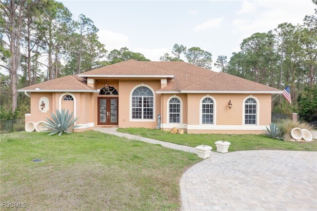 property at 1512 Oak Ave