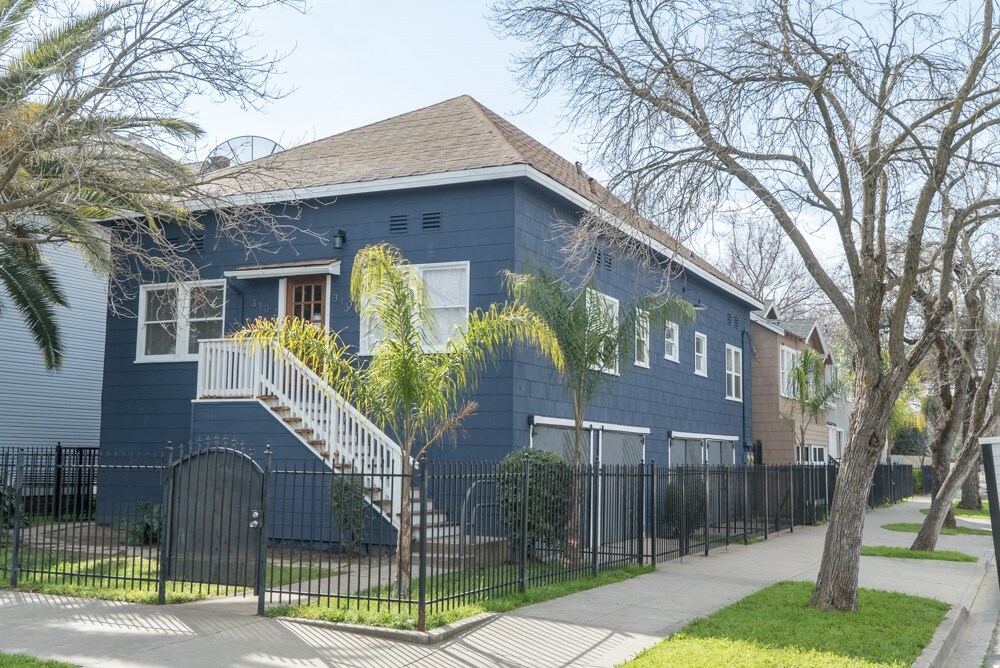 2611 Alhambra in Sacramento, CA - Foto de edificio