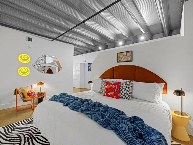 10309-10107 107 St NW in Edmonton, AB - Building Photo - Building Photo