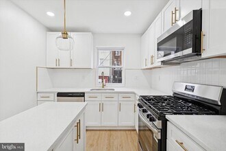 417 E Upsal St in Philadelphia, PA - Building Photo - Building Photo