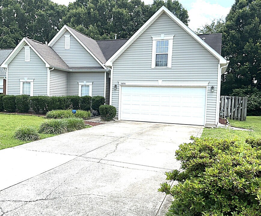 14036 McGloughlin Way Ct in Charlotte, NC - Building Photo
