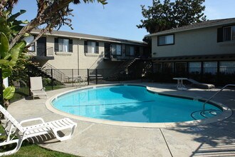 Viva Apartments in San Jose, CA - Building Photo - Building Photo