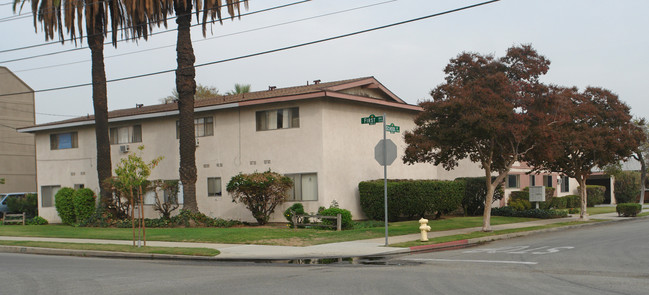 406 N 1st Ave in Covina, CA - Building Photo - Building Photo